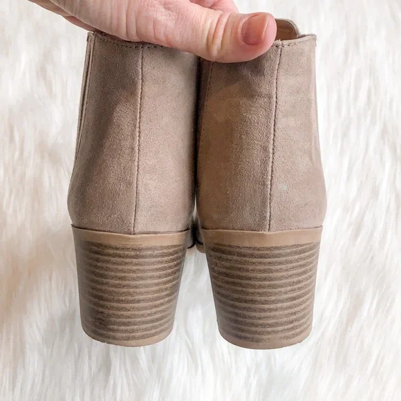 Lulu’s Shasta Taupe Suede Ankle Booties, size 8 - Picture 6 of 11